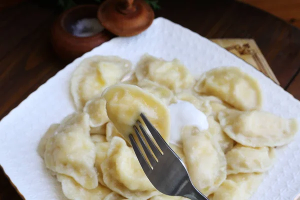 Dumplings Cottage Cheese Sour Cream White Plate Brown Background — Stock Photo, Image