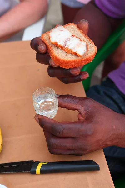 Saindoux Avec Vodka Sur Une Table Bois — Photo