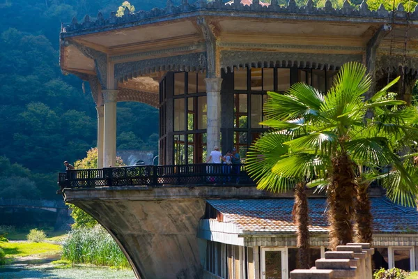 Ancienne Gare Sur Fond Montagnes — Photo