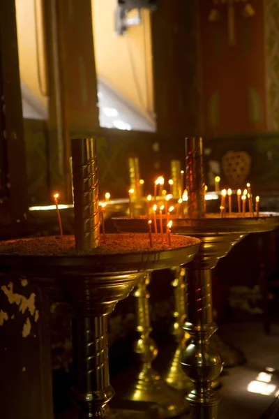 Κάψιμο Κεριών Στον Καθεδρικό — Φωτογραφία Αρχείου