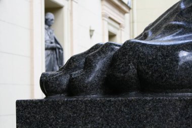 Atlanta 'nın Bacakları. Granit. Heykel