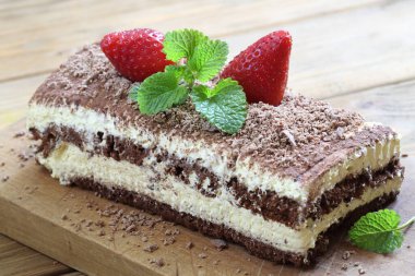 Narin kremalı ve çikolata parçalı tiramisu keki.