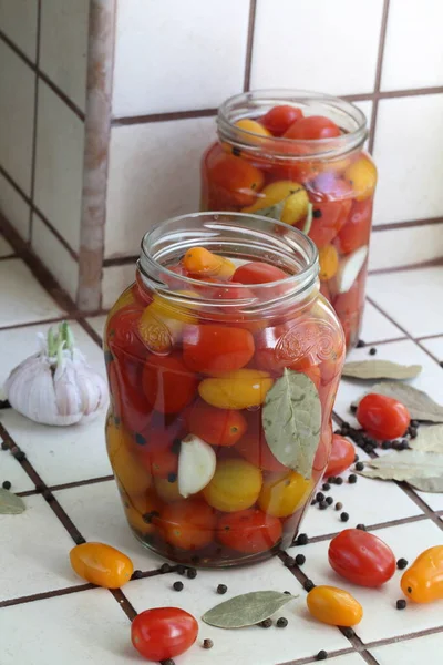 Tomates Cherry Enlatados Invierno Blanco — Foto de Stock