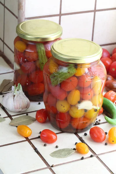 Tomates Cherry Enlatados Invierno Blanco — Foto de Stock