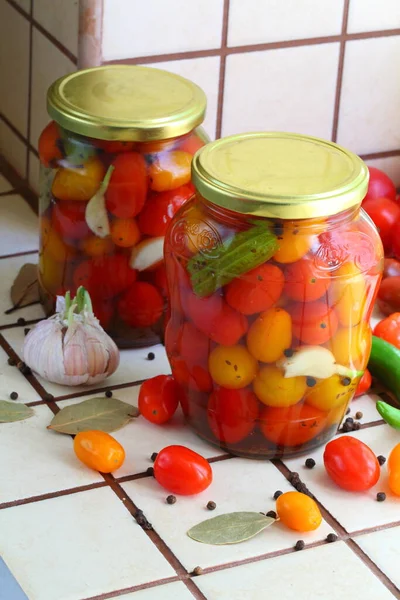 Tomates Cherry Enlatados Invierno Blanco — Foto de Stock