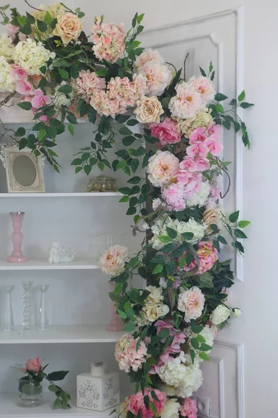 Intérieur Avec Des Fleurs Artificielles — Photo