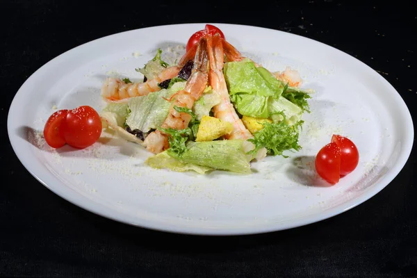 Caesar Salad Shrimps White Plate Dark Background — Stock Photo, Image