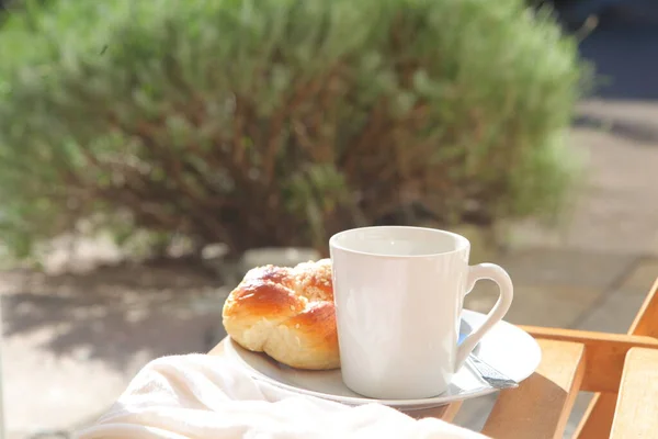 Café Avec Chignon Petit Déjeuner Sur Terrasse — Photo