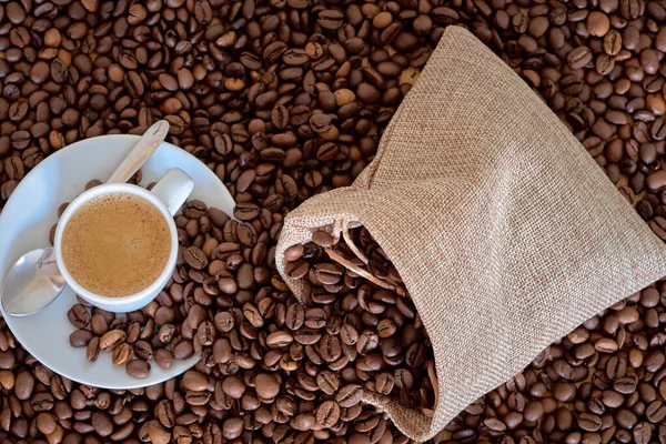 Чашка Кофе Кофейными Зёрнами — стоковое фото