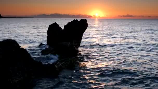 巴塞罗那El Garraf海滩上的日出 — 图库视频影像