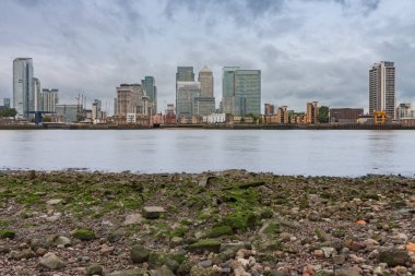 Çakıl Nehri'nin Thames, arka ofis binaları, Canary Wharf, London köpekler Adası üzerinde merkezi ticari, mali Tarih 