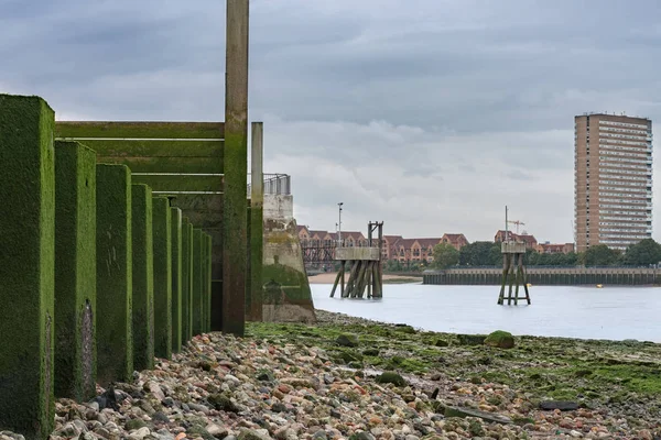 Thames Nehri Arka Planda Canary Wharf London Köpekler Adası Üzerinde — Stok fotoğraf