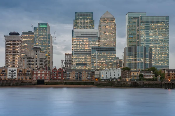 Irodaházak Canary Wharf Kereskedelmi Pénzügyi Központ Isle Dogs Londonban Este — Stock Fotó