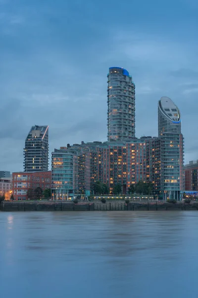 Edificios Residenciales Canary Wharf Por Noche Londres Inglaterra —  Fotos de Stock