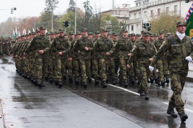 Avrupa street, Prag-Ekim 28, 2018: asker çek ordu yürüyüşe üzerinde oluşturma Çekoslovakya'yı 28 Ekim 2018 Prag, Çek Cumhuriyeti için 100 inci yıldönümü için askeri geçit töreni 