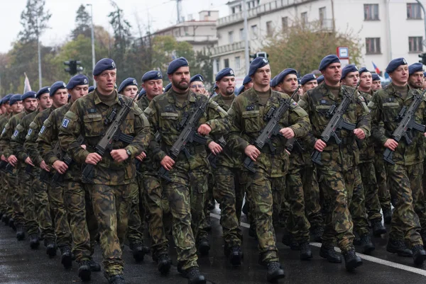 Evropská Ulice Praha Říjen 2018 Vojáci České Armády Jsou Pochodovat — Stock fotografie