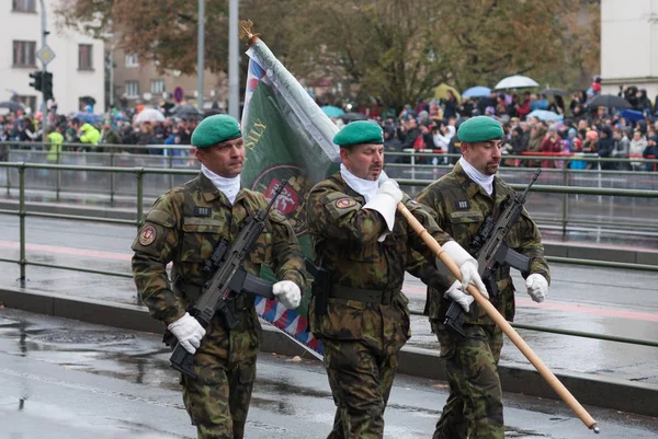 Calle Europea Praga Octubre 2018 Soldados Del Ejército Checo Marchan —  Fotos de Stock
