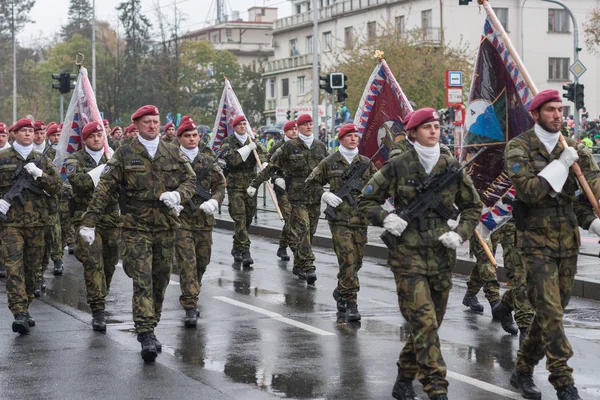 Calle Europea Praga Octubre 2018 Soldados Del Ejército Checo Marchan — Foto de Stock