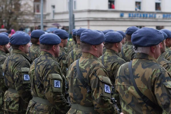 Calle Europea Praga Octubre 2018 Soldados Del Ejército Checo Marchan — Foto de Stock