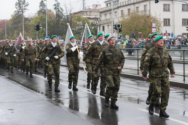 Europeiska Street Prag Oktober 2018 Soldater Tjeckiska Armén Marscherar Militärparad — Stockfoto