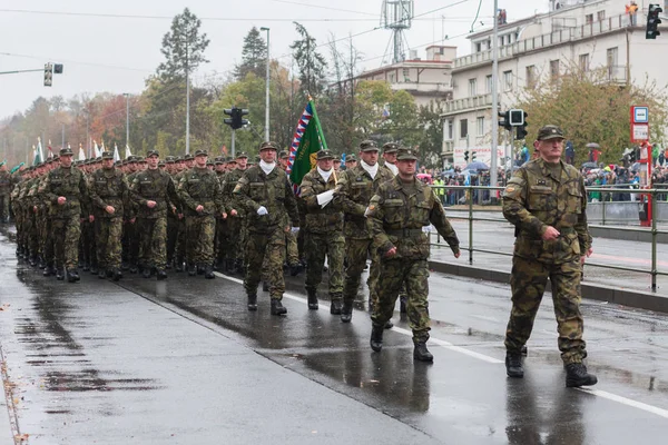 Rua Europeia Praga Outubro 2018 Soldados Exército Tcheco Marcham Desfile — Fotografia de Stock
