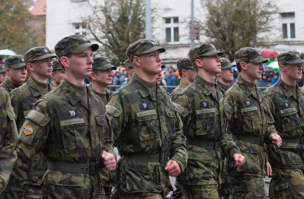 Rua Europeia Praga Outubro 2018 Estudantes Escola Militar Estão Marchando — Fotografia de Stock