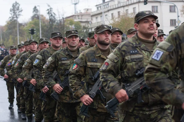 Europeiska Street Prag Oktober 2018 Soldater Tjeckiska Armén Marscherar Militärparad — Stockfoto