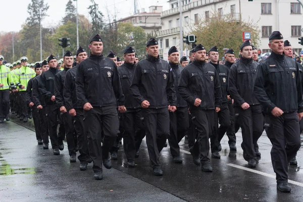 Європейський Вулиці Прага Жовтень 2018 Працівників Поліції Чеської Республіки Крокують — стокове фото