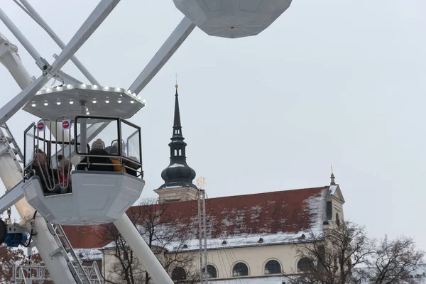 ブルノ チェコ共和国 2018 クローズ アップ モラヴィア広場観覧車クリスマスのカプセルの出現時 2018 日にブルノ チェコ共和国 — ストック写真