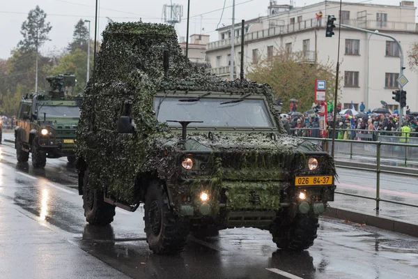 Европейская Улица Октября 2018 Года Солдаты Чешской Армии Едут Бронетранспортере — стоковое фото