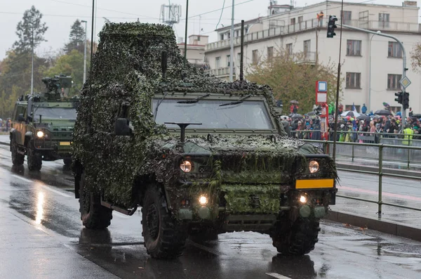 Легкое многоцелевое транспортное средство, машина пехоты на военной базе — стоковое фото