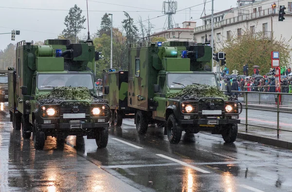 プラハの軍事パレードで道路車両を装甲, チェコ — ストック写真
