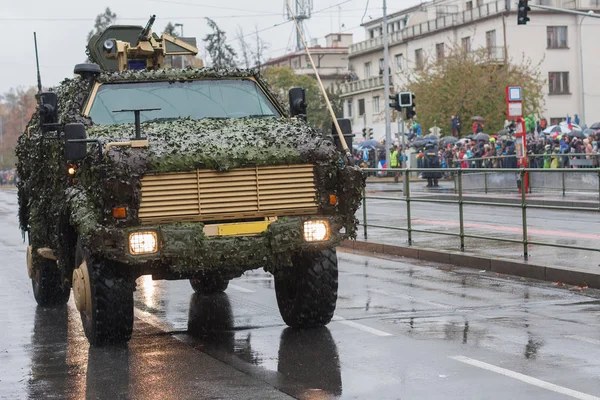 Легкая бронированная машина на военном параде в Праге, Чехия — стоковое фото