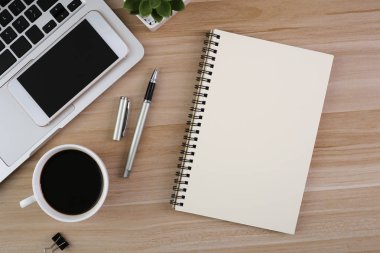 Üst Görünüm Ahşap Ofis Masası