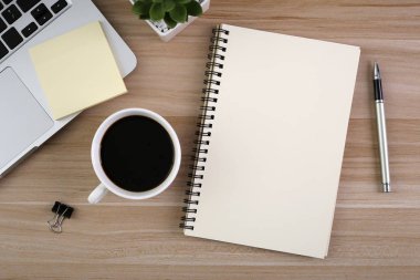 Üst Görünüm Ahşap Ofis Masası
