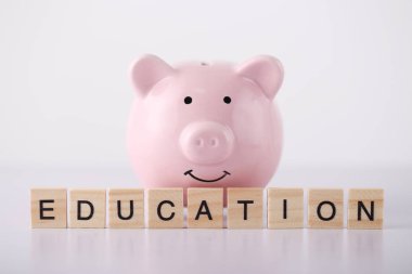 Eğitim Kavramı Piggy Bankası