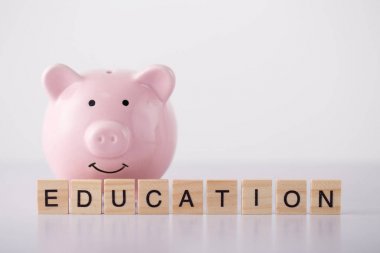 Eğitim Kavramı Piggy Bankası