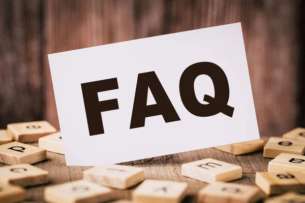 FAQ Zaloguj się z drewnianym tłem — Zdjęcie stockowe