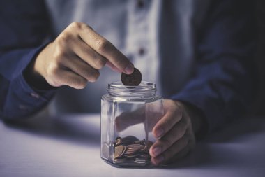 Cam Şişeye Para Koyarak