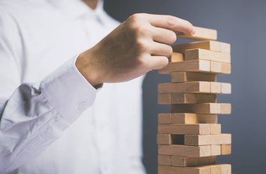 İşadamı İş Dünyasında Kule Mücadelesi Kuruyor