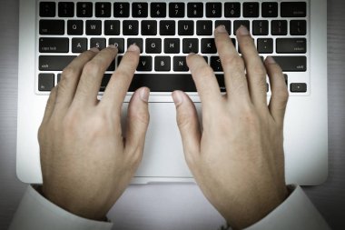 tipik dizüstü klavye