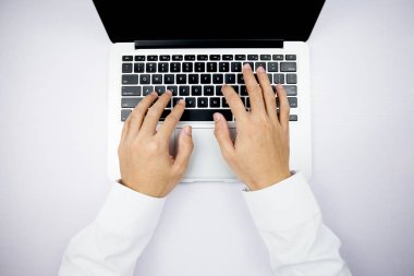 İşadamının Elleriyle En İyi Makam Masaüstü