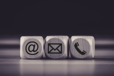 Web Sitesi Sayfası Bize Ulaşın veya Pazarlama Kavramı'na E-posta Gönder