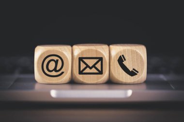 Web Sitesi Sayfası Bize Ulaşın veya Pazarlama Kavramı'na E-posta Gönder