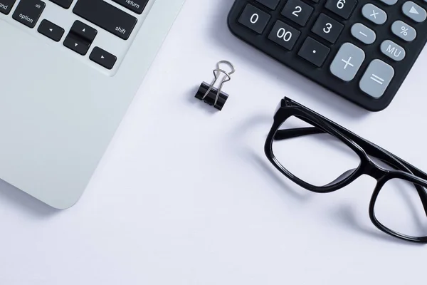 Office Bureau tafel met laptop en benodigdheden — Stockfoto