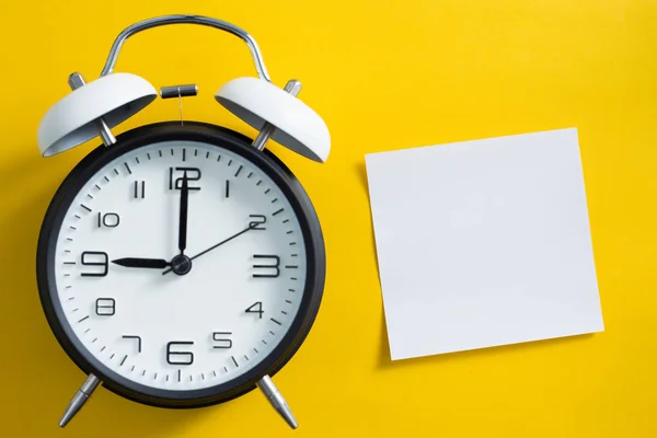 Alarm Clock With Blank Sticky Notes — Stock Photo, Image
