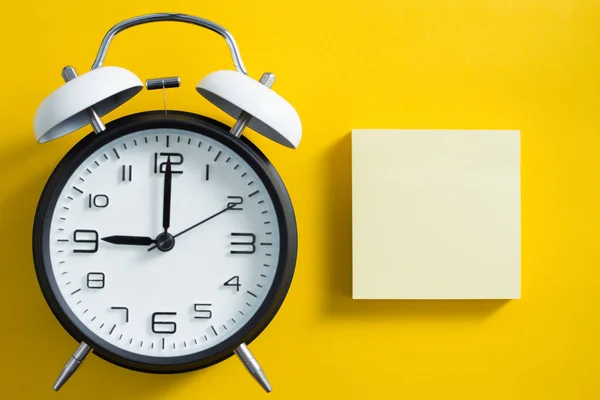 Alarm Clock With Blank Sticky Notes — Stock Photo, Image