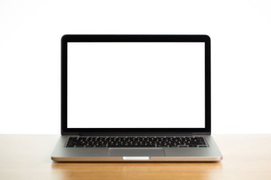 Masadaki boş dizüstü bilgisayarı taklit edin