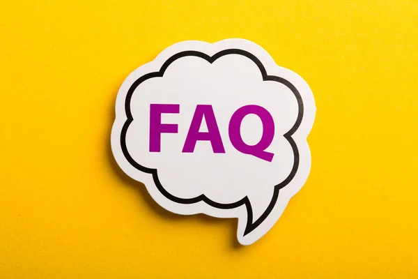 FAQ Falar bolha isolado em fundo amarelo — Fotografia de Stock