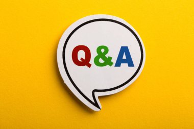 Soru Ve Cevap Konuşma Balonu Sarı Yalıtılmış